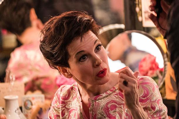 Judy: Renée Zellweger jako famózní Judy Garland v hudebně laděném traileru | Fandíme filmu