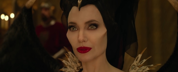 Zloba: Královna všeho zlého : Angelina Jolie je v akcí nasáklém traileru zase zlá | Fandíme filmu