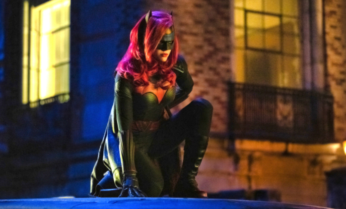 Batwoman: Trailer na nový DC seriál je příjemně temný | Fandíme seriálům
