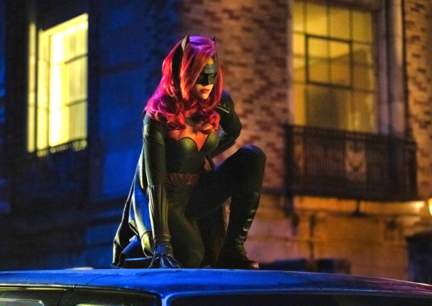 Batwoman: Trailer na nový DC seriál je příjemně temný | Fandíme serialům