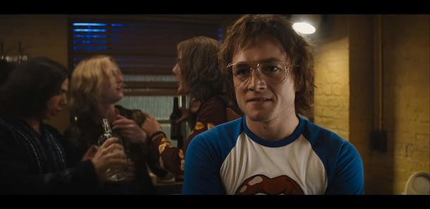 Rocketman: Elton John je smutný z ruské cenzury gay pasáží filmu | Fandíme filmu