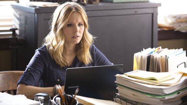 Veronica Mars: Trailer na čtvrtou řadu slibuje léto plné lásky a... výbuchů | Fandíme serialům