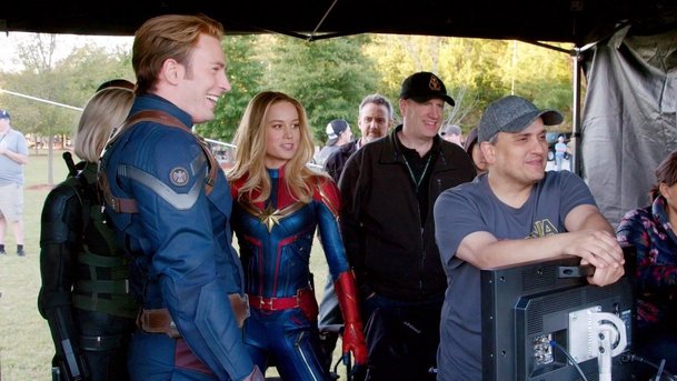 Avengers: Captain Marvel na místě Black Widow a další kuriózní fotky z natáčení | Fandíme filmu