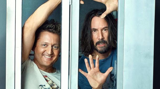 Bill & Ted Face the Music: Keanu Reeves se po Johnu Wickovi vrací ke své klasické sérii | Fandíme filmu