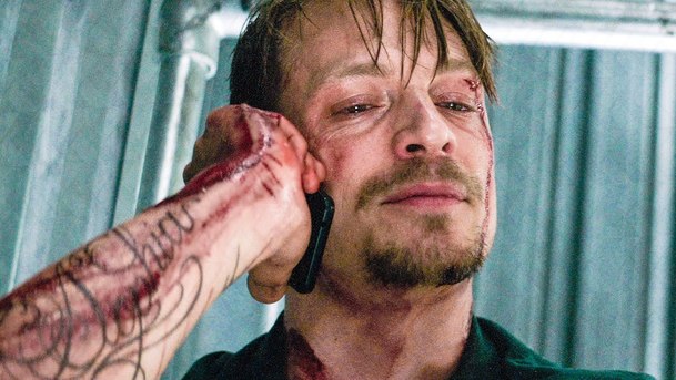 The Informer: Joel Kinnaman chce v oldschoolové kriminálce za každou cenu ven z vězení | Fandíme filmu