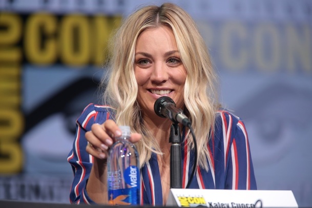 Flight Attendant: Kaley Cuoco se pouští do dalšího seriálu | Fandíme serialům