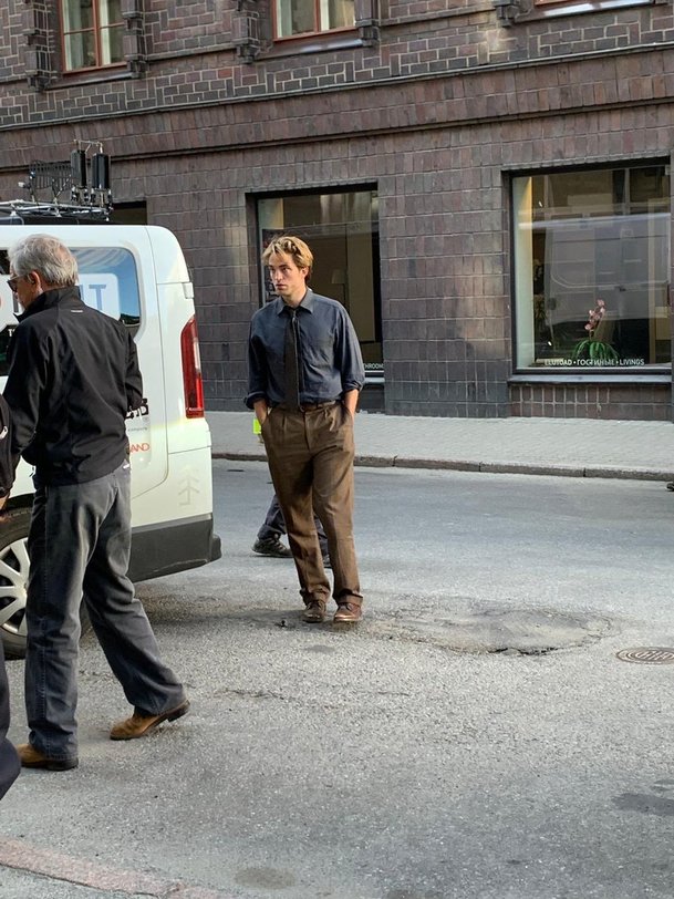 Tenet: Robert Pattinson na prvních fotkách z natáčení špionážního velkofilmu Christophera Nolana | Fandíme filmu