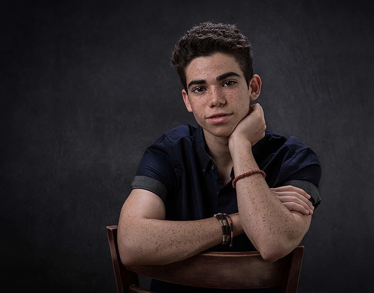 Zemrel Mlady Herec Cameron Boyce Z Machru Fandime Filmu