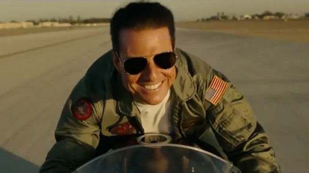 Top Gun: Maverick: Herci trénovali tři měsíce, aby za letu nezvraceli a ještě zvládali sami sebe natáčet | Fandíme filmu