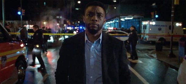 21 Bridges: V traileru na akční kriminálku nechá Black Panther odříznout celý Manhattan | Fandíme filmu