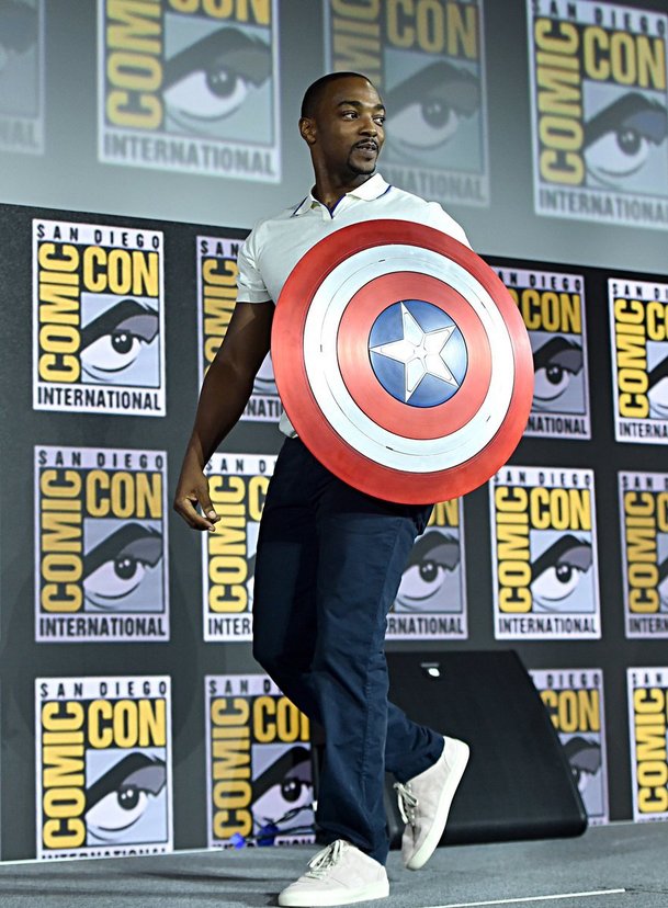 Falcon a Winter Soldier: Comic-Con naznačil, že o nástupci Captaina Ameriky není rozhodnuto | Fandíme filmu