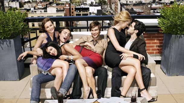 Gossip Girl: V obnoveném seriálu se vrátí Kristen Bell jako vypravěčka | Fandíme serialům