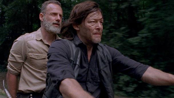 Živí mrtví: Norman Reedus si přeje znovushledání s Rickem | Fandíme serialům