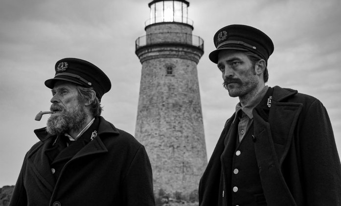 The Lighthouse: Fantasy horor s Pattinsonem a Dafoem ve výborném traileru | Fandíme filmu