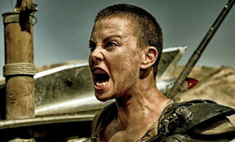 Furiosa: Režisér potvrdil, že Charlize Theron vymění za mladší herečku | Fandíme filmu