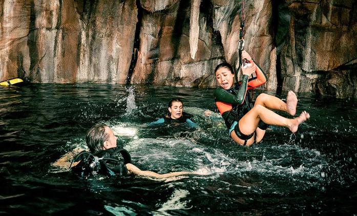 47 Meters Down Uncaged Klaustrofobie Se Zraloky V Novem Traileru Fandime Filmu