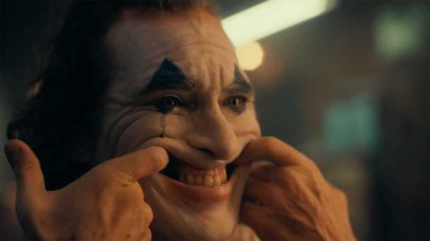 Joaquin Phoenix exceluje jako Joker, ale před lety měl být Batman | Fandíme filmu