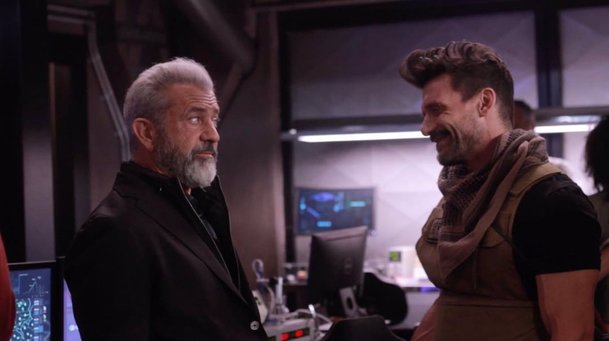 Boss Level: První video z herní akce, ve které Frank Grillo pořád dokola umírá | Fandíme filmu