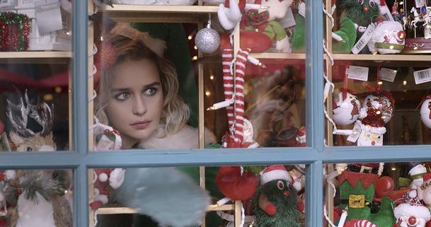 Last Christmas: Emilia "Daenerys" Clarke okouzluje v traileru na vánoční romanci | Fandíme filmu