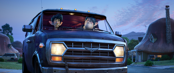 Onward: Tom Holland a Chris Pratt představili na D23 pixarovku z "fantasy maloměsta" | Fandíme filmu