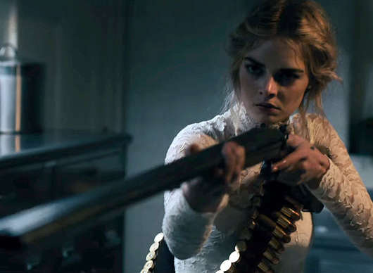 Hivemind: Samara Weaving se utká s rojem zabijáckých vos | Fandíme filmu