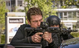 The Plane: Gerard Butler musí nouzově přistát s letadlem do válečné zóny | Fandíme filmu