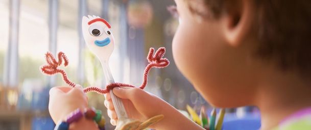 Forky Asks a Question: Spin-off Toy Story 4 s Vidlíkem v čele se představuje | Fandíme serialům