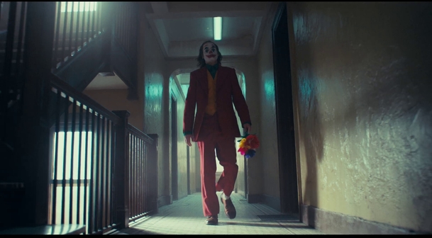 Joker: Phoenix při natáčení odcházel ze scény a nechtěl ve filmu Batmanova otce | Fandíme filmu