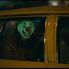 Joker: Joaquin Phoenix poodhaluje svůj šílený herecký výkon ve finálním traileru | Fandíme filmu