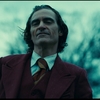 Joker: Joaquin Phoenix poodhaluje svůj šílený herecký výkon ve finálním traileru | Fandíme filmu