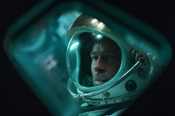 Recenze: Ad Astra: Brad Pitt si zoufá uprostřed vesmírné nicoty | Fandíme filmu