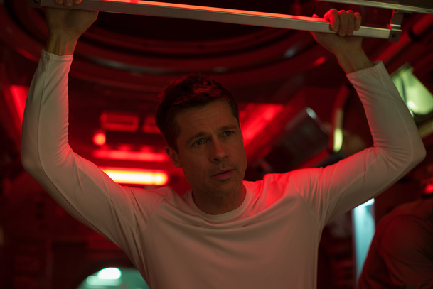 Recenze: Ad Astra: Brad Pitt si zoufá uprostřed vesmírné nicoty | Fandíme filmu