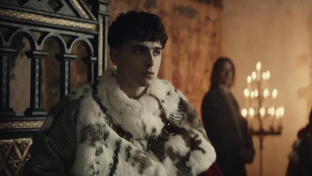 The King: Timothée Chalamet v roli anglického krále se ukazuje ve finálním traileru | Fandíme filmu