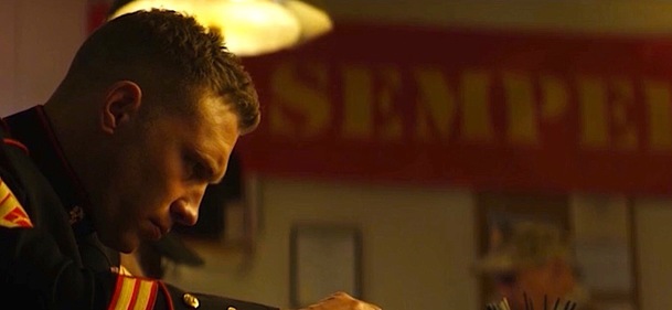 Semper Fi: Ostrý polda Jai Courtney vytáhne bráchu z basy - koukněte na trailer | Fandíme filmu