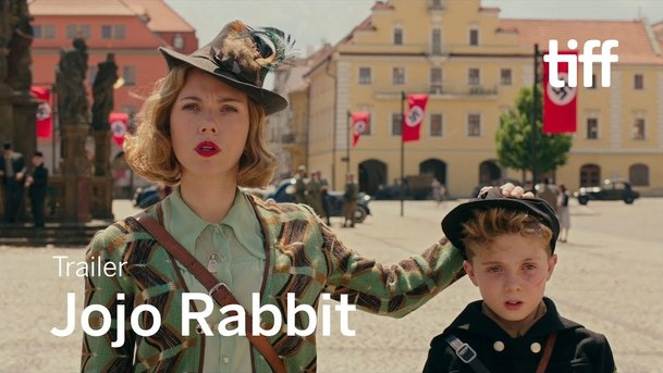 Jojo Rabbit: Labužnické zesměšňování nácků v novém traileru ukazuje také srdíčko | Fandíme filmu