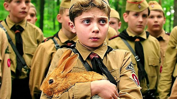 Jojo Rabbit podle prvních recenzí zesměšňuje škodlivé ideologie a vyzdvihuje pozitivní hodnoty | Fandíme filmu