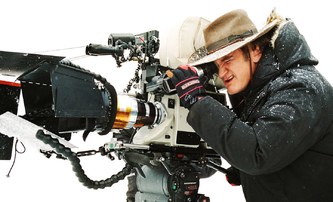 QT8: Tarantino neváhá pro dobrý záběr zpít herce do němoty, aneb ukázky představují dokument o režisérském divochovi | Fandíme filmu