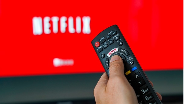 Diváci pětinu času u televize tráví u služeb typu Netflixu | Fandíme serialům