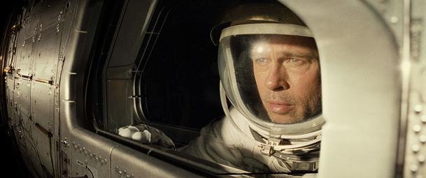 Recenze: Ad Astra: Brad Pitt si zoufá uprostřed vesmírné nicoty | Fandíme filmu