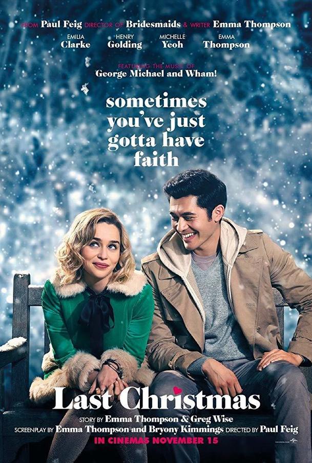 Last Christmas: Emilia Clarke v novém traileru představuje apatickou hrdinku, kterou zachrání zpěv a láska | Fandíme filmu
