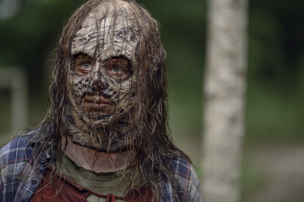 Walking Dead 10: Nové upoutávky hrozí koncem světa | Fandíme serialům