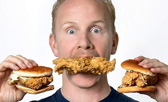 Super Size Me 2: Holy Chicken! - Kritik McDonald's vám znechutí kuřata | Fandíme filmu