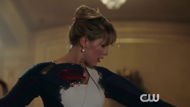 Supergirl předvádí v prodlouženém traileru nový kostým ala nanotechnologie od Iron Mana | Fandíme serialům