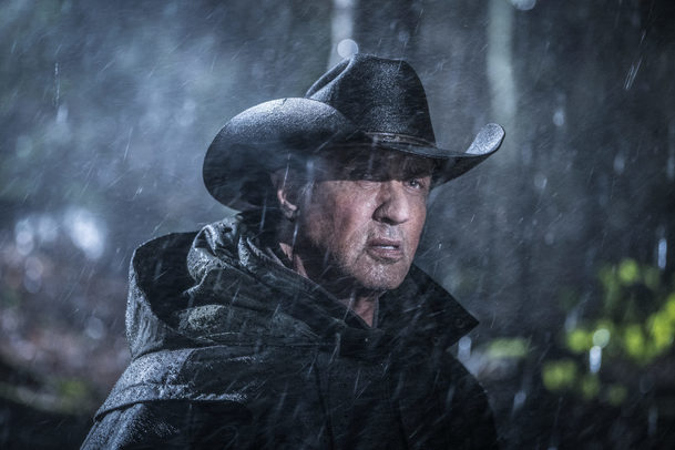 Rambo 5: V našich kinech jsme viděli desetiminutovou scénu, která byla v USA vystřižena | Fandíme filmu