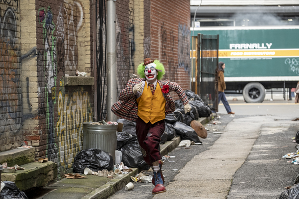 Joker vznikl, protože podle režiséra v přecitlivělé době "nejde točit komedie". Podle jeho vlastního herce je to nesmysl | Fandíme filmu