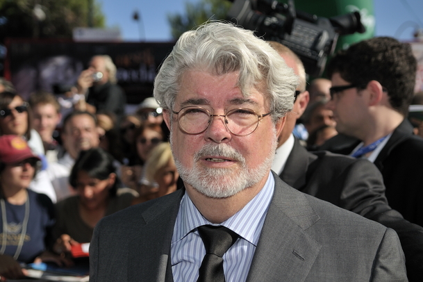 Star Wars: George Lucas si po odprodeji Hvězdných válek připadal zrazen a nový směr se mu nelíbil | Fandíme filmu
