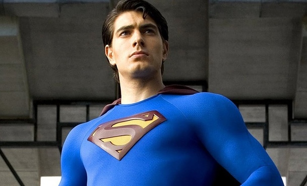 Crisis on Infinite Earths: Brandon Routh na sebe po letech znovu oblékl kostým Supermana | Fandíme serialům