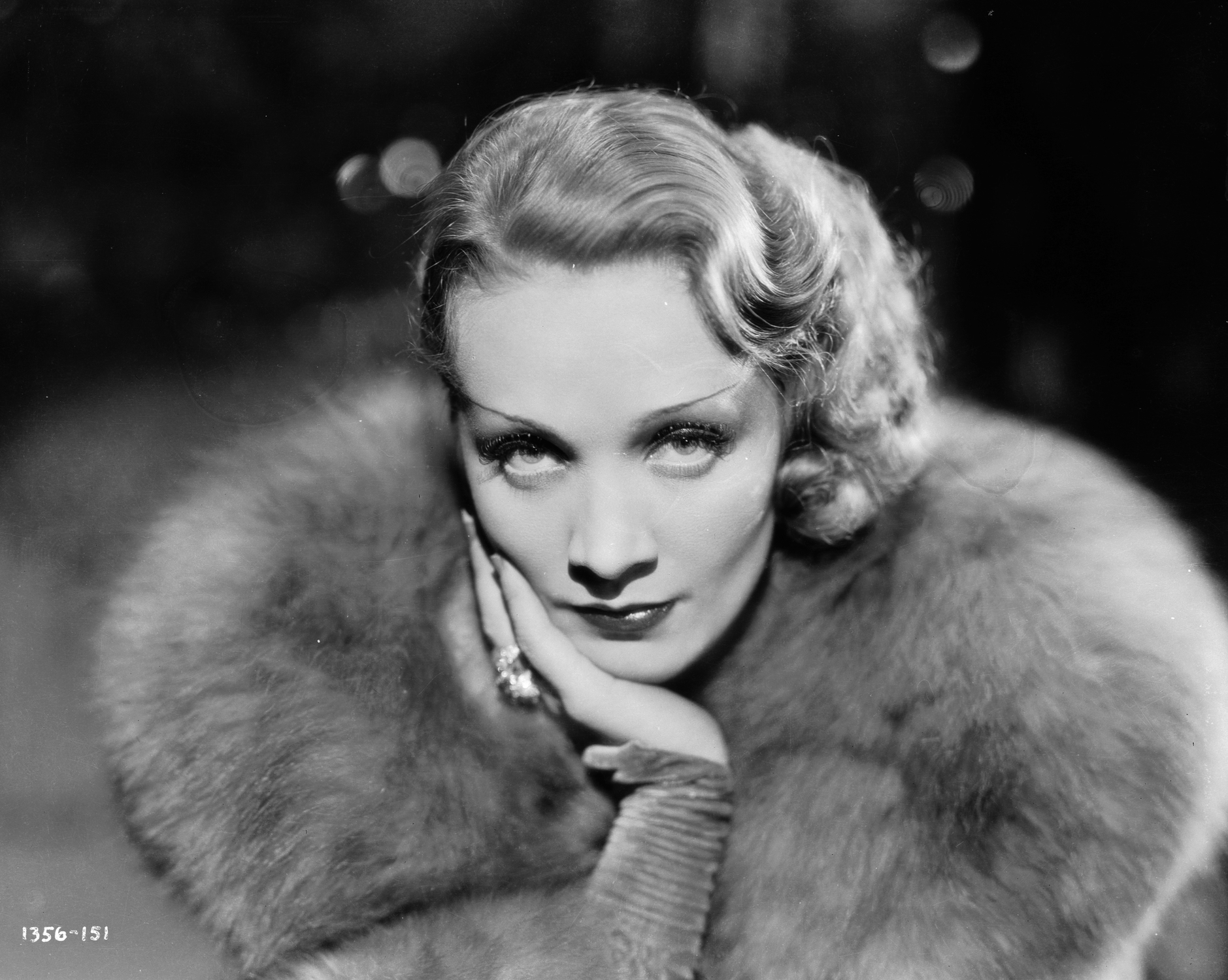 Marlene Dietrich znovu ožije v chystaném seriálu, aneb co chystá Ryan Murphy | Fandíme filmu