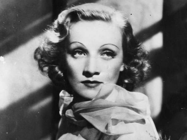 Marlene Dietrich znovu ožije v chystaném seriálu, aneb co chystá Ryan Murphy | Fandíme serialům