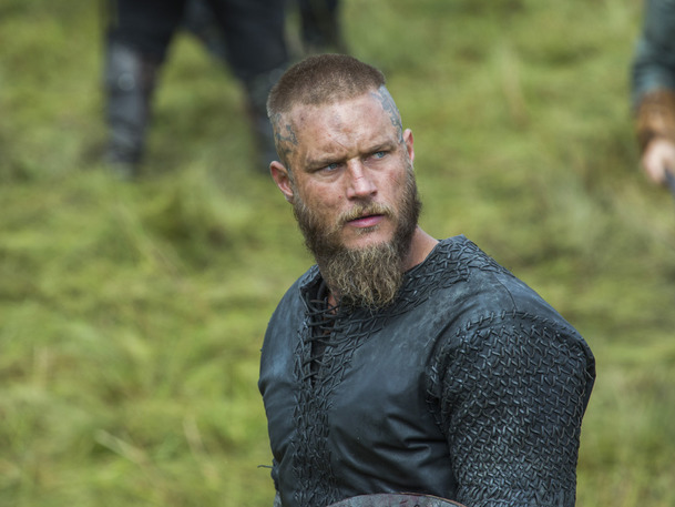 Zone 414: V blízké budoucnosti hledají detektiv s tváří Ragnara z Vikingů a umělá inteligence ztracenou dívku | Fandíme filmu